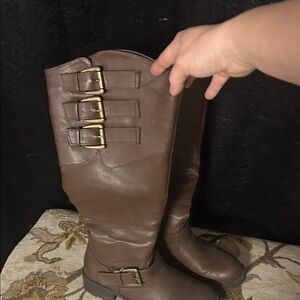 Unknown brand worn a few times no scuffs